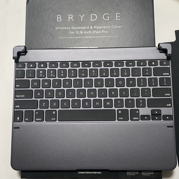 Brydge Wireless Kewboard - Picture 4 of 7